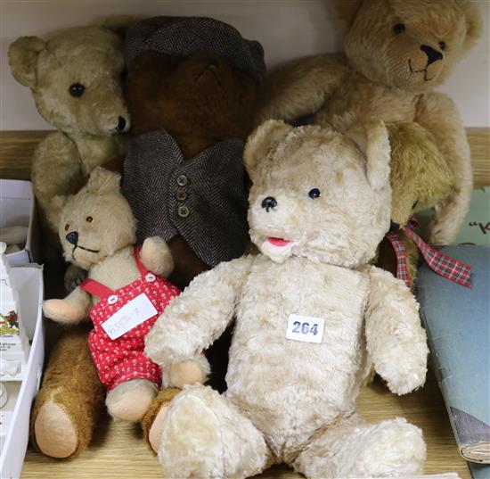A group of teddy bears